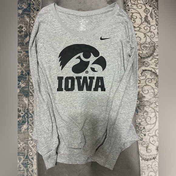 Nike Gray Iowa Hawkeyes Athletic Long Sleeved Tee Medium Women’s - Picture 1 of 3